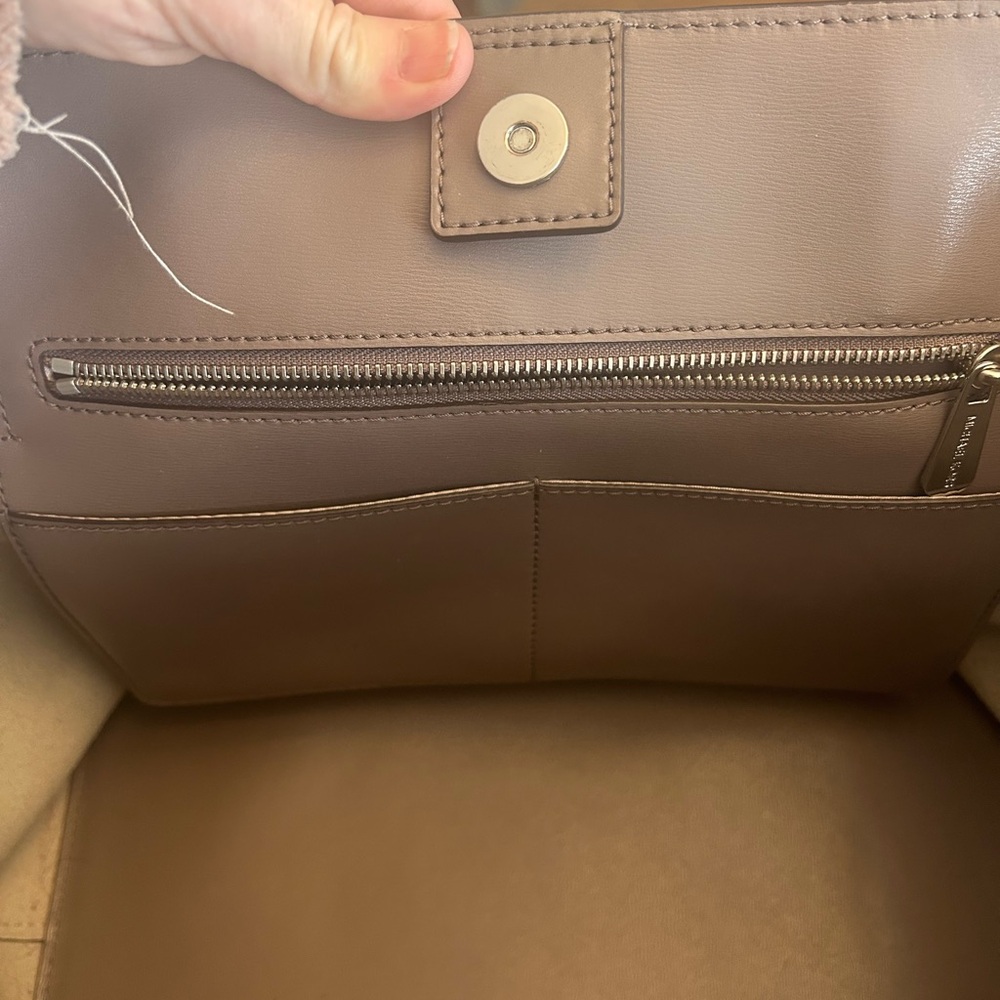 COACH F33995 LINUD CARRYALL BAG Tan/Cream Crossgrain Leather with Gold Hardware - Picture 7 of 9